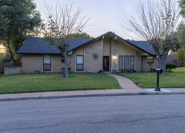 Property at 1013 Briarwood Ln, Desoto, TX 75115, 5 beds, 3 baths
