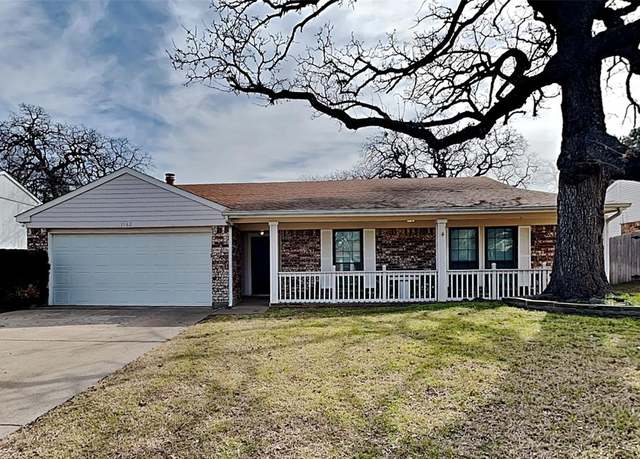 Property at 1162 Silverlake Dr, Grapevine, TX 76051, 3 beds, 2 baths