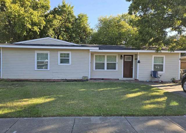 Property at 1102 E Lovers Ln, Arlington, TX 76010, 3 beds, 2 baths