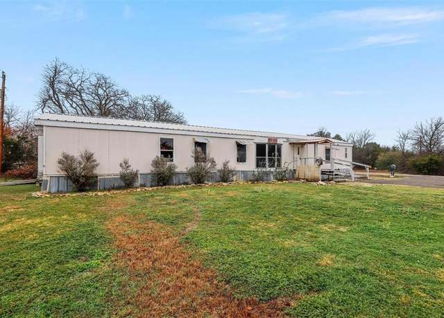 Property at 4012 Nebraska Trl, Granbury, TX 76048, 3 beds, 2 baths