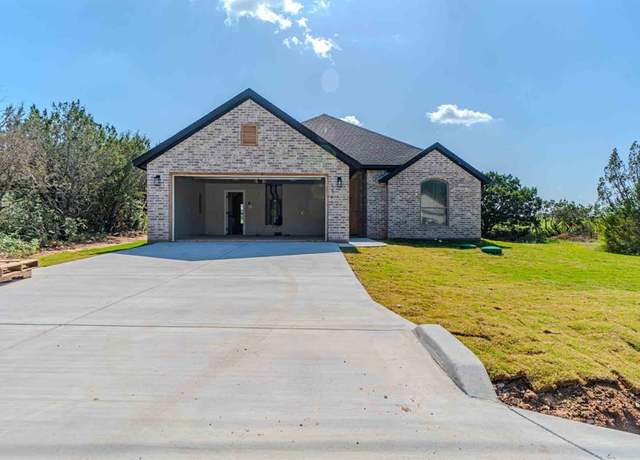 Property at 5521 Stonegate Cir, Granbury, TX 76048, 3 beds, 2 baths