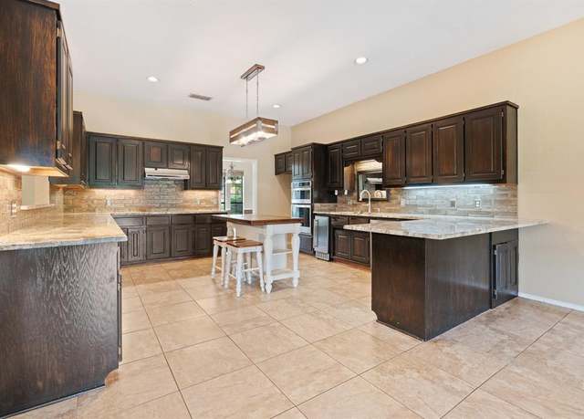 Property at 9118 Ravenswood Rd, Granbury, TX 76049, 3 beds, 2 baths