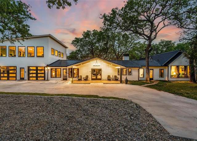 Property at 119 Greenbriar St, Weatherford, TX 76087, 5 beds, 6 baths