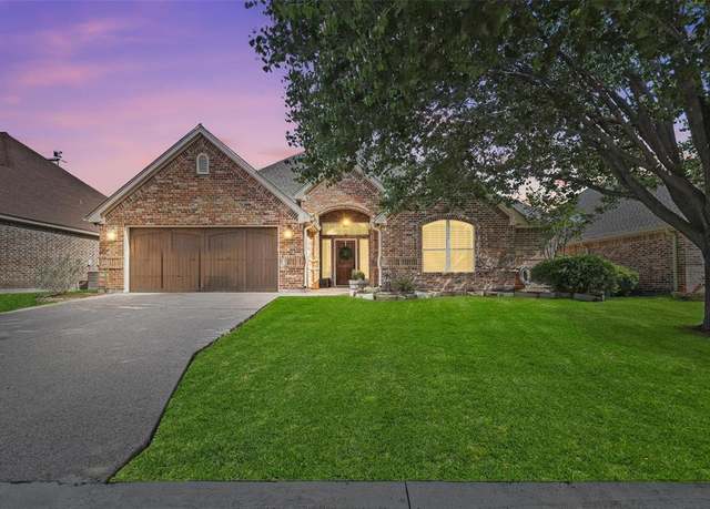 Property at 108 Olympic Dr, Willow Park, TX 76008, 3 beds, 2.5 baths