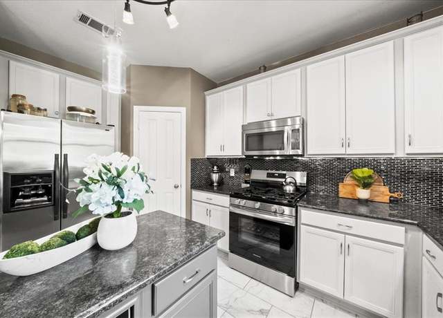 Property at 812 Creekside Dr, Little Elm, TX 75068, 4 beds, 2.5 baths