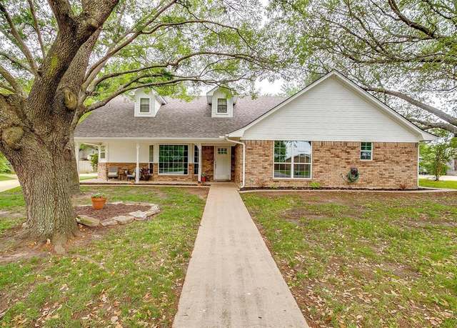Property at 104 Woodhaven Pl, Joshua, TX 76058, 3 beds, 2 baths