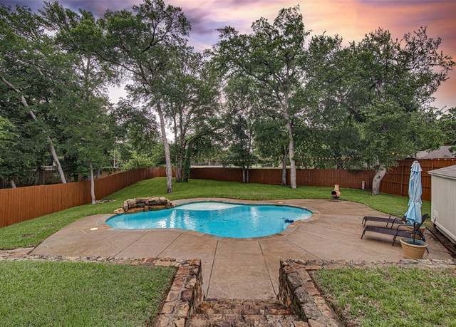Property at 827 Huebner Way, Burleson, TX 76028, 4 beds, 2.5 baths