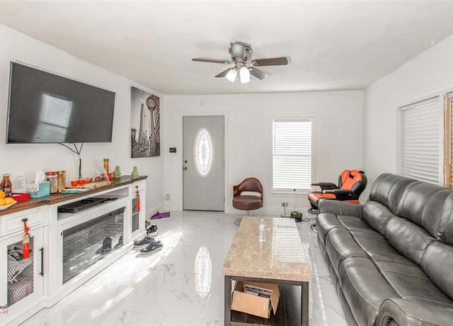 Property at 617 Yarborough St, Bossier City, LA 71111, 3 beds, 2 baths