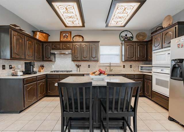 Property at 796 Ridge Rd W, Rockwall, TX 75087, 4 beds, 3.5 baths