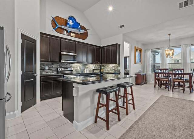 Property at 220 Flower Ridge Dr, Fort Worth, TX 76108, 4 beds, 3.5 baths