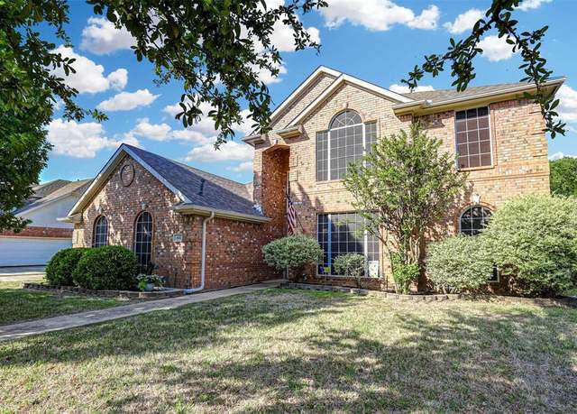 Property at 816 Flagstone Dr, Burleson, TX 76028, 4 beds, 2.5 baths