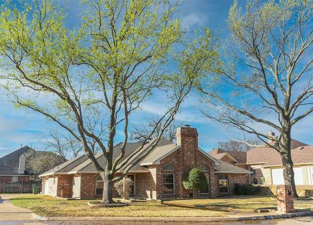 Property at 1110 Shady Oak Trl, Mansfield, TX 76063, 3 beds, 2.5 baths