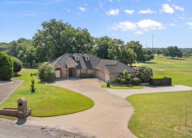 Property at 1621 Rockview Dr, Granbury, TX 76049, 3 beds, 2 baths