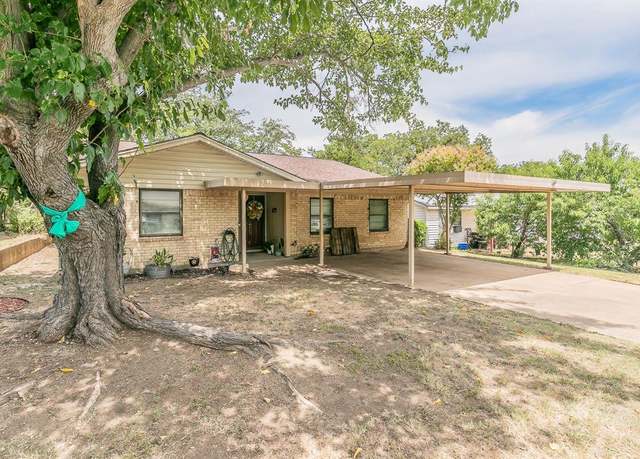 Property at 820 Lake View Rdg, White Settlement, TX 76108, 5 beds, 1.5 baths