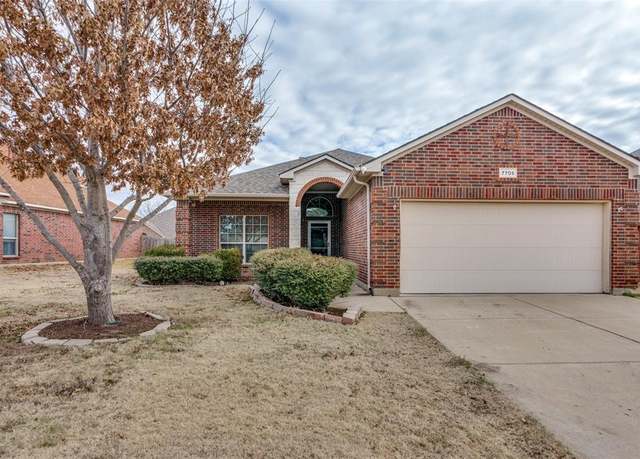 Property at 7705 White Fawn Rd, Arlington, TX 76002, 4 beds, 2 baths