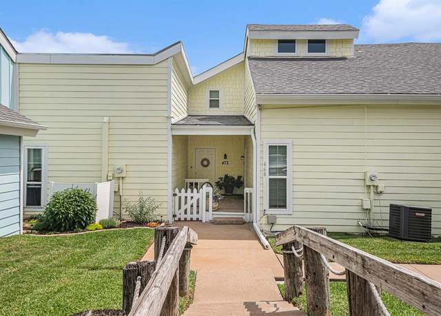 Property at 672 Harbor Dr, Azle, TX 76020, 3 beds, 2 baths