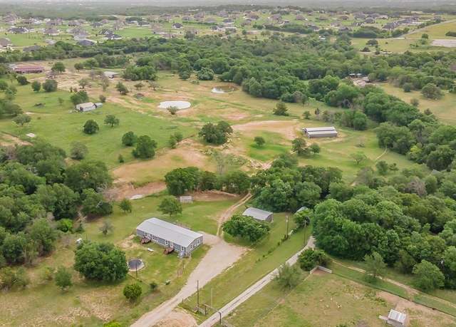 Property at 551 Sanger Dr, Springtown, TX 76082, 4 beds, 3 baths
