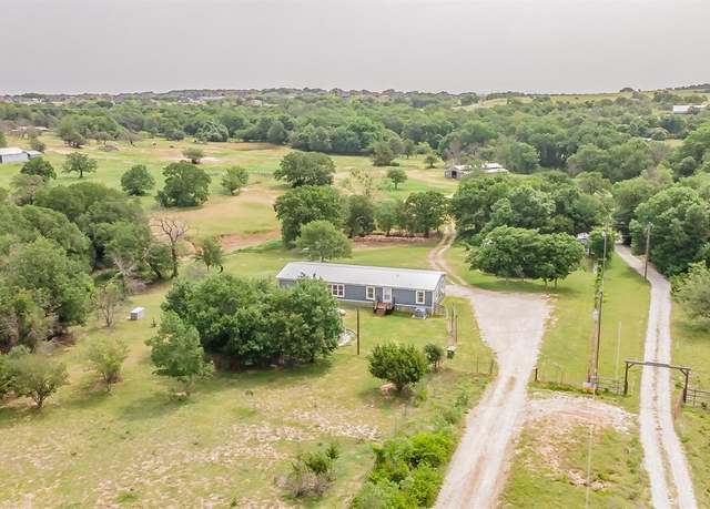 Property at 551 Sanger Dr, Springtown, TX 76082, 4 beds, 3 baths