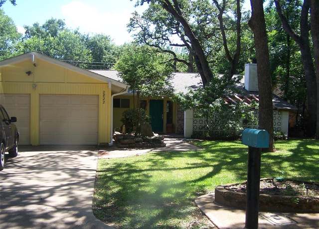 Property at 2822 Olympia Dr, Arlington, TX 76013, 3 beds, 2 baths