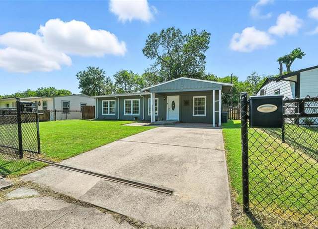 Property at 1018 Indian Hills Dr, Grand Prairie, TX 75051, 3 beds, 2 baths