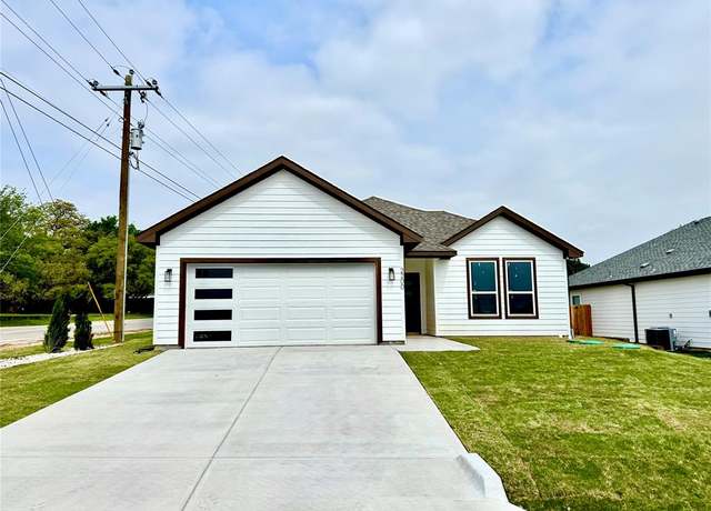 Property at 2200 Pedernales Ct, Granbury, TX 76048, 3 beds, 2 baths