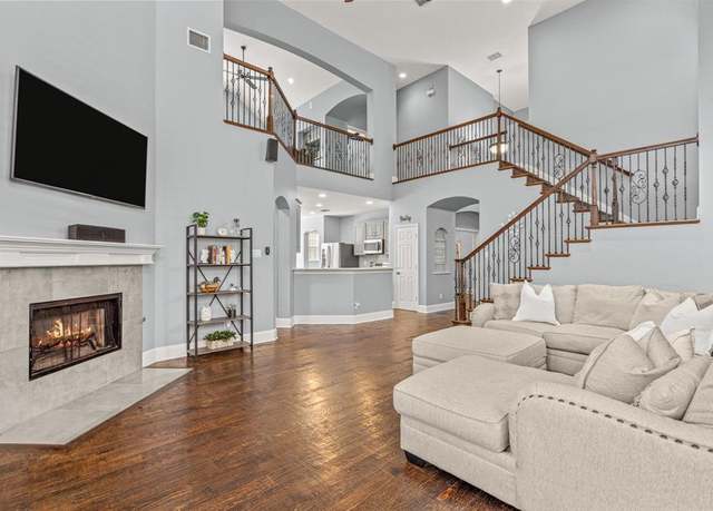 Property at 2433 Mallard Dr, Little Elm, TX 75068, 4 beds, 2.5 baths