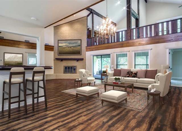 Property at 313 Lakeview Dr, Runaway Bay, TX 76426, 3 beds, 3 baths