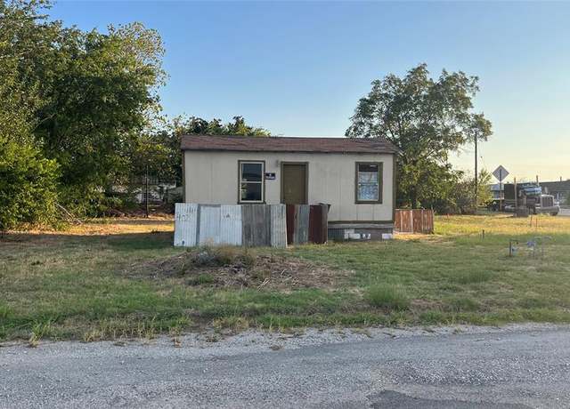 Property at 402 W Wichita St, Bowie, TX 76230