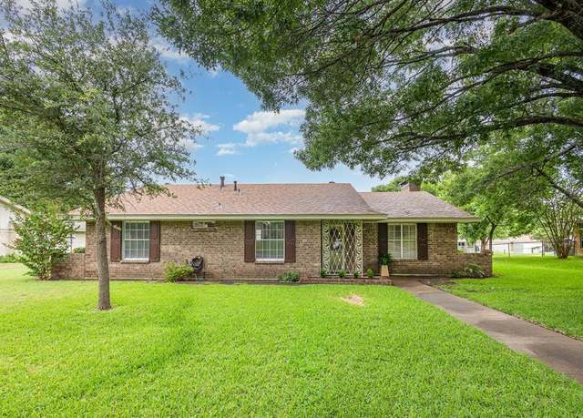 Property at 330 Shockley Ave, Desoto, TX 75115, 3 beds, 2 baths