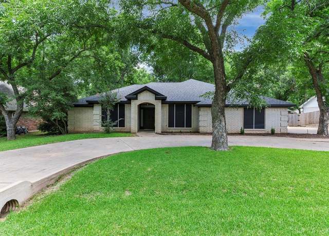 Property at 8921 N Longwood Dr, Granbury, TX 76049, 3 beds, 2 baths