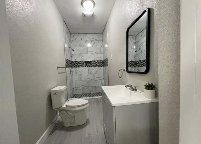 Property at 927 N 23rd St, Waco, TX 76707, 3 beds, 1.5 baths