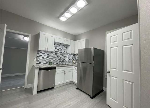 Property at 927 N 23rd St, Waco, TX 76707, 3 beds, 1.5 baths