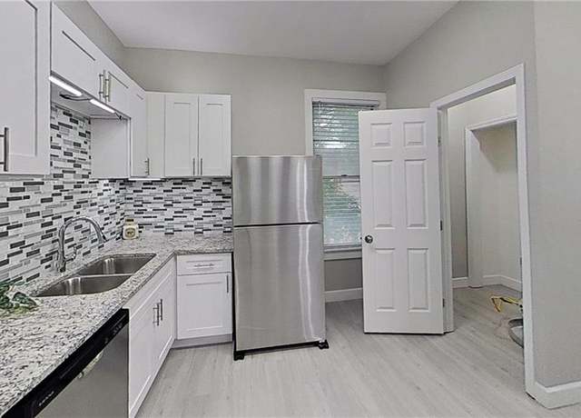 Property at 927 N 23rd St, Waco, TX 76707, 3 beds, 1.5 baths