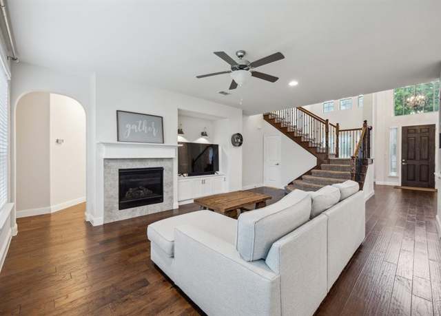 Property at 1344 Caspian Dr, Roanoke, TX 76262, 5 beds, 2.5 baths