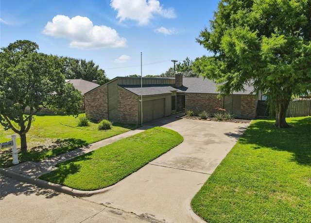 Property at 1111 Wilshire Dr, Trophy Club, TX 76262, 3 beds, 2 baths