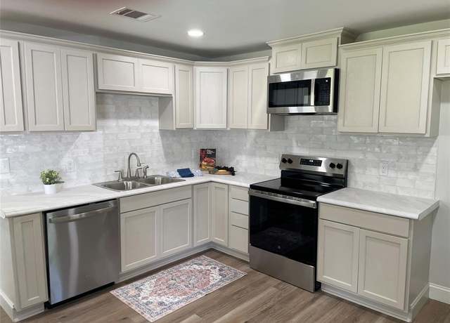 Property at 215 Westerfield St, Bossier City, LA 71111, 3 beds, 2 baths
