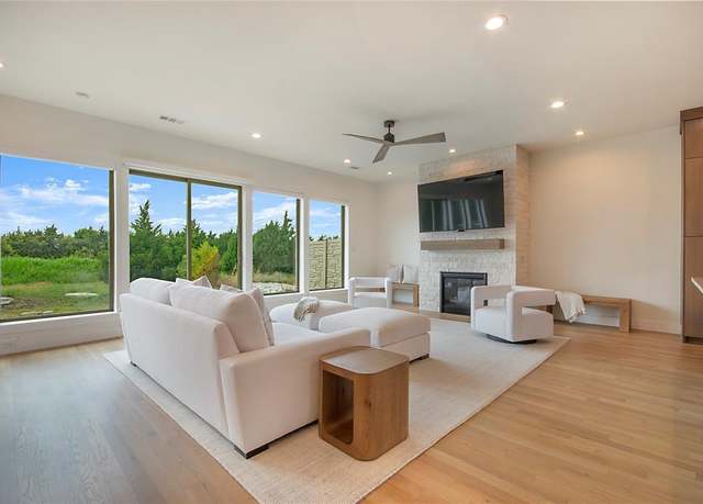 Property at 1638 Governors Blvd, Heath, TX 75126, 2 beds, 2.5 baths