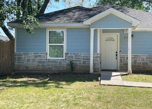Property at 210 Lenox, Pittsburg, TX 75686, 3 beds, 2.5 baths