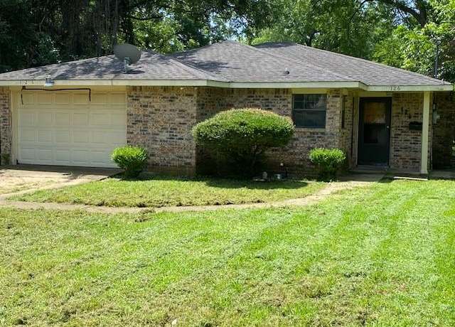 Property at 126 Oak St, Lancaster, TX 75146, 3 beds, 2 baths