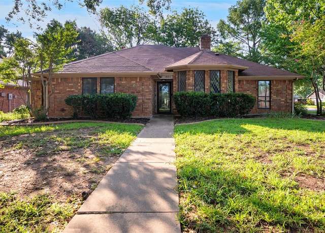 Property at 1650 Hyland Greens Dr, Grapevine, TX 76051, 3 beds, 2 baths