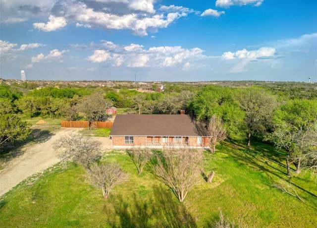 Property at 112 Woodcrest St, Weatherford, TX 76087, 3 beds, 2 baths