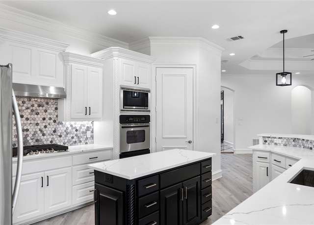Property at 422 Mustang Dr, Sunnyvale, TX 75182, 3 beds, 3.5 baths
