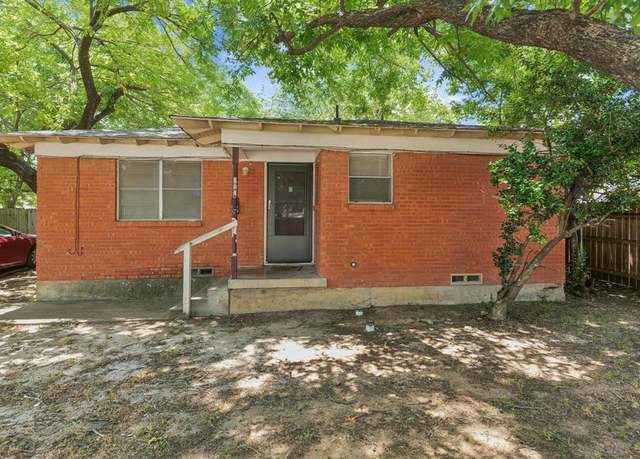 Property at 806 N Center St, Arlington, TX 76011, 3 beds, 2 baths