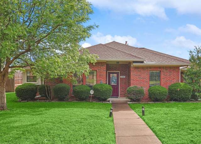 Property at 3202 Clinton St, Sachse, TX 75048, 3 beds, 2 baths