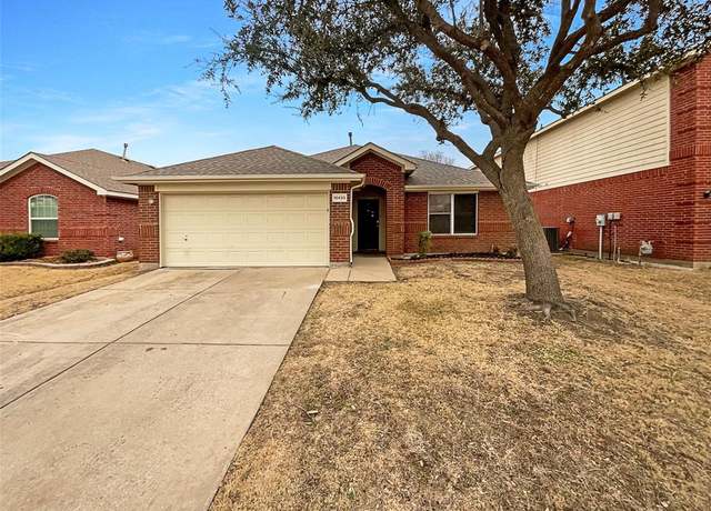 Property at 10433 Lake Park Dr, Fort Worth, TX 76053, 3 beds, 2 baths