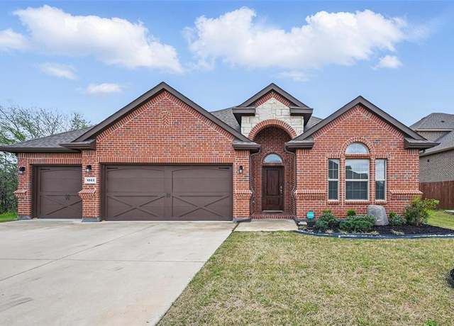 Property at 1003 Virginia Dr, Mansfield, TX 76063, 4 beds, 2 baths