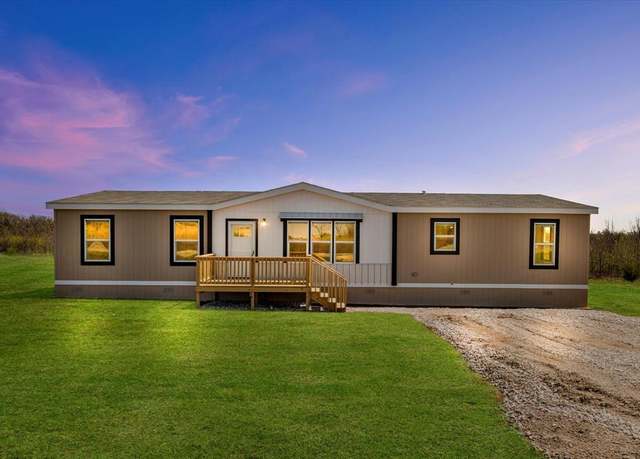 Property at 3924 Sandusky Rd, Whitesboro, TX 76273, 4 beds, 2 baths