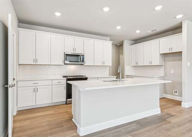 Property at 1015 Emberwood Dr, Mckinney, TX 75069, 5 beds, 3.5 baths