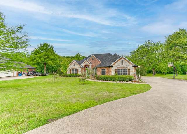 Property at 1411 Red Oak Cir, Farmersville, TX 75442, 3 beds, 2.5 baths