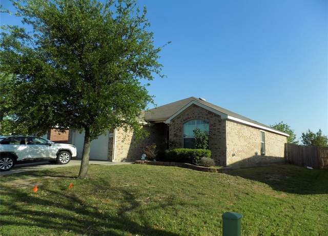 Property at 6400 Stone Lake Dr, Fort Worth, TX 76179, 3 beds, 2 baths